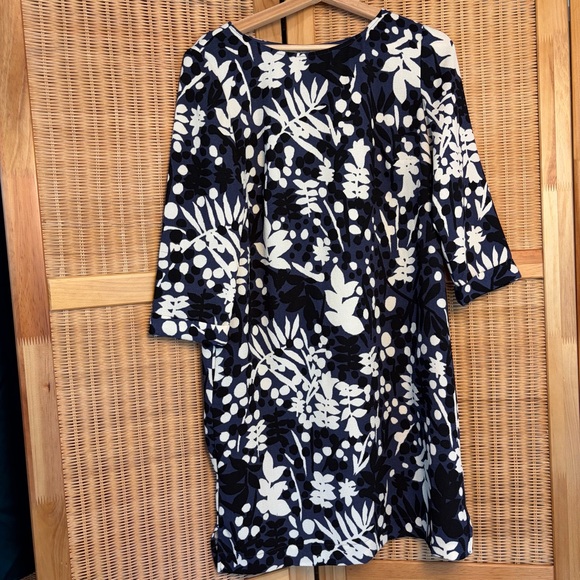 Boden Dresses & Skirts - Boden Navy, Black, and Cream Floral Dress with pockets 3/4 sleeve size 8